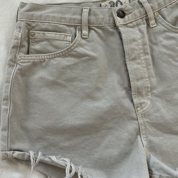 Free People We The Free Cut Off Raw Hem Denim Shorts Ivory High Rise Size 30 - Picture 3 of 10